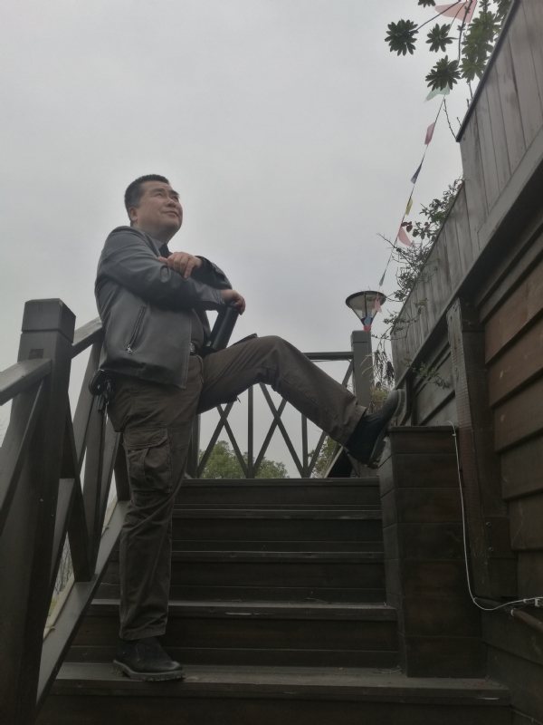 孤单背影的第一张照片--泉州相亲服务中心
