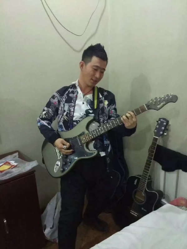 小吉他的第一张照片--泉州相亲服务中心