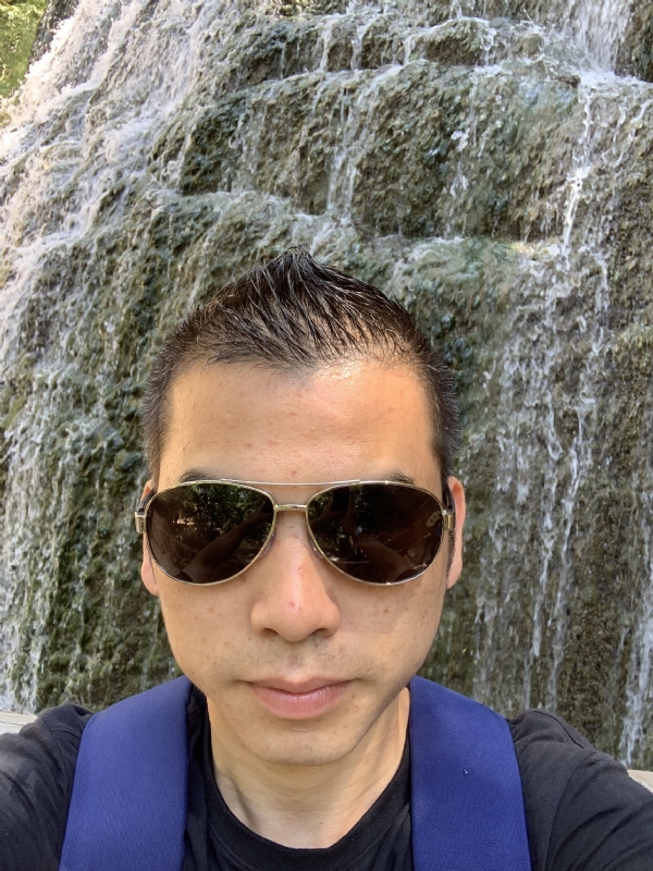 高兴的第二张照片--泉州相亲服务中心