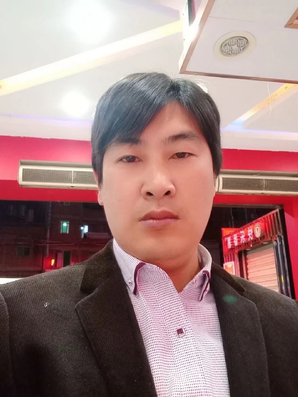奔跑的第二张照片--泉州相亲服务中心