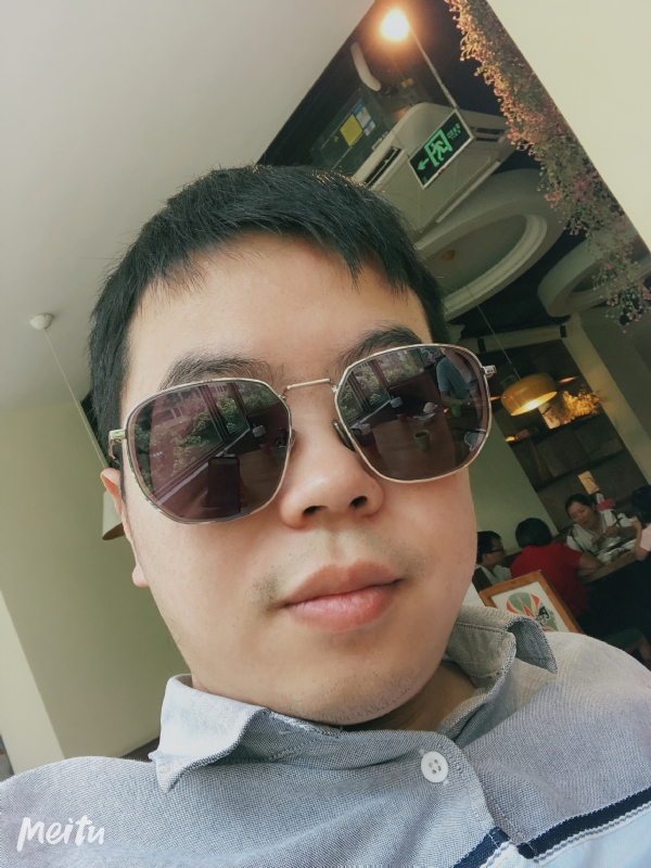 月台等路人的第一张照片--泉州相亲服务中心