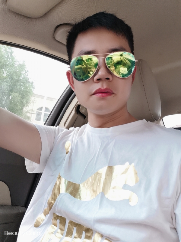 奋斗的第一张照片--泉州相亲服务中心