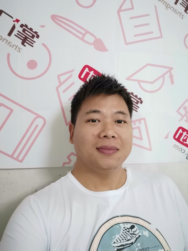 轻静地行走着的第一张照片--泉州相亲服务中心