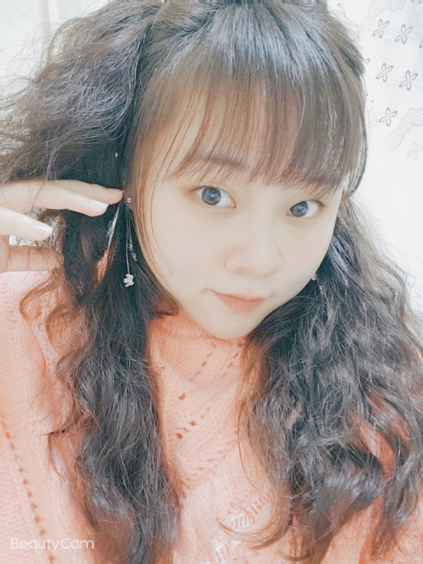 艾薇儿的第一张照片--泉州相亲服务中心