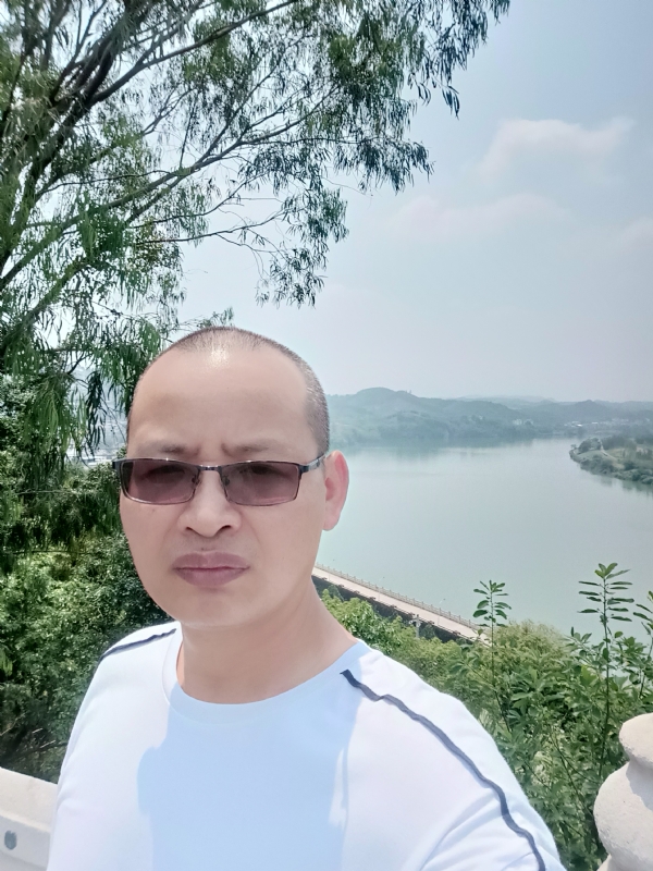 随缘随性的第一张照片--泉州相亲服务中心