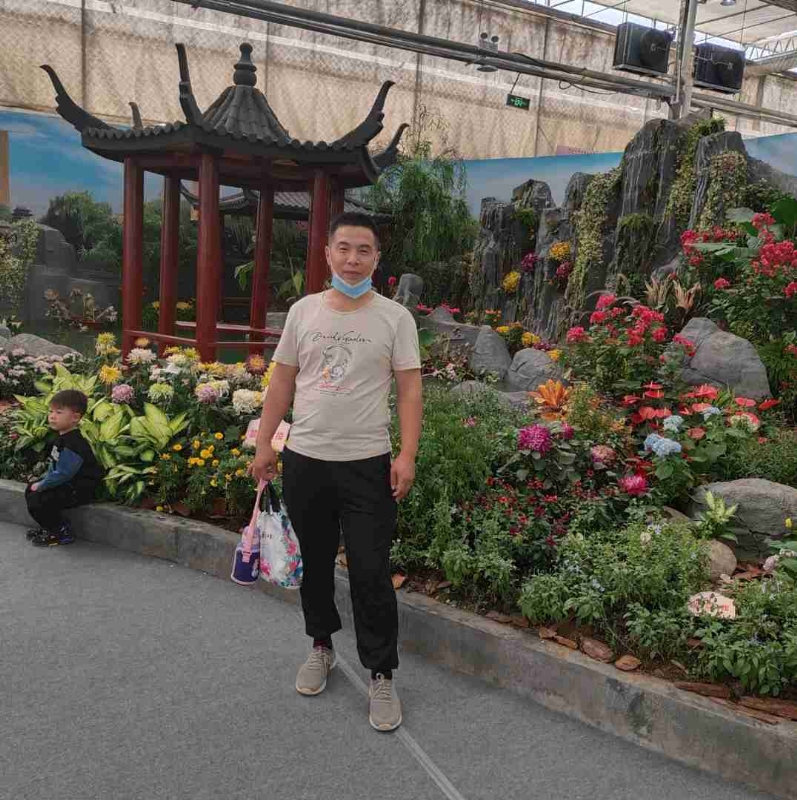受伤的痴情男的第一张照片--泉州相亲服务中心