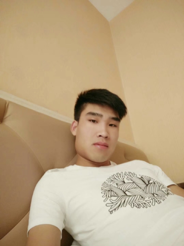 谁不曾孤单上路的第一张照片--泉州相亲服务中心