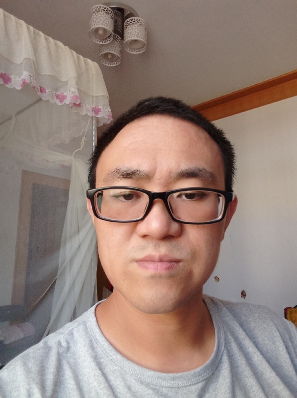 小涨常鸿的第一张照片--泉州相亲服务中心