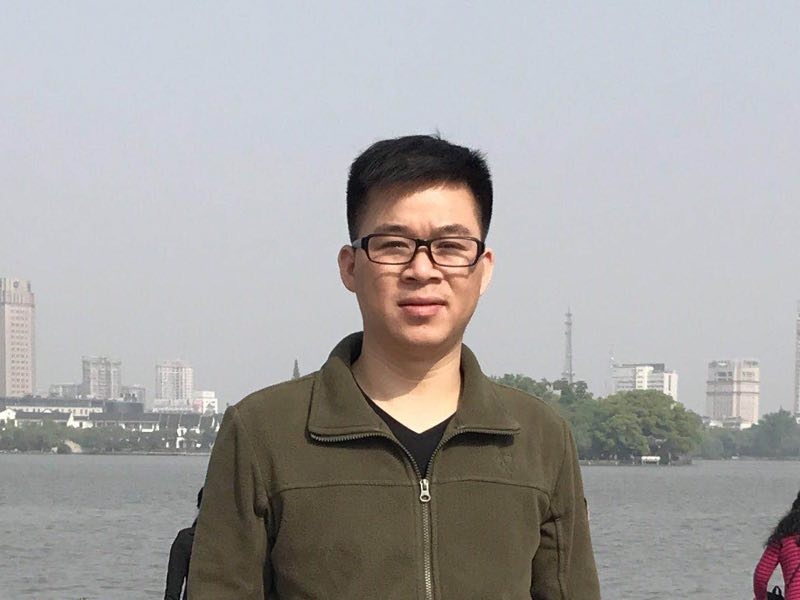 孔雀鱼的第一张照片--泉州相亲服务中心