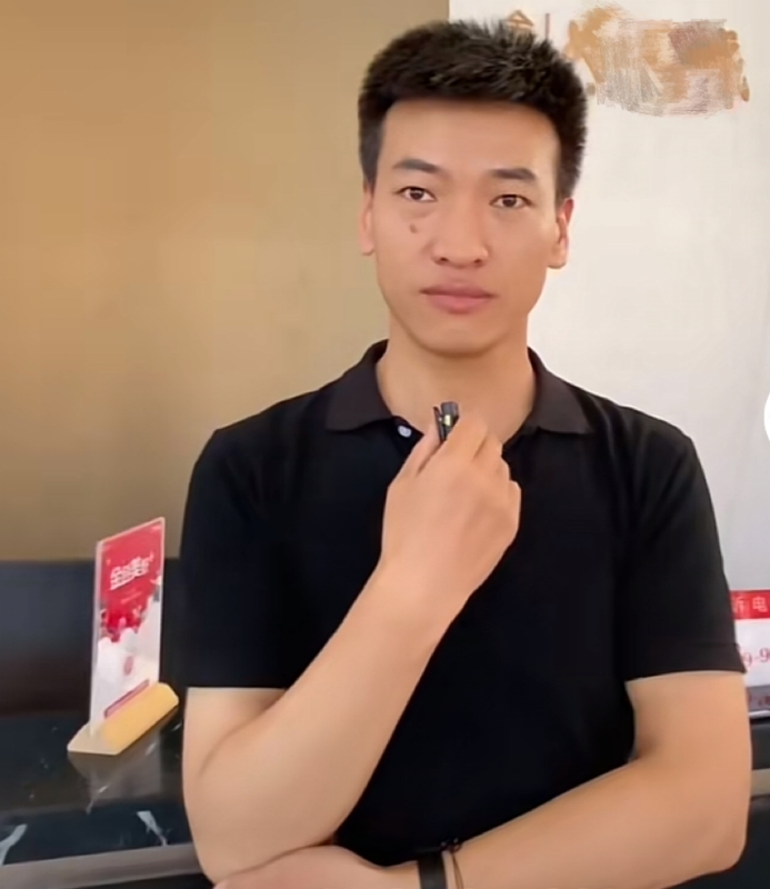 一杯梁白开的第一张照片--泉州相亲服务中心