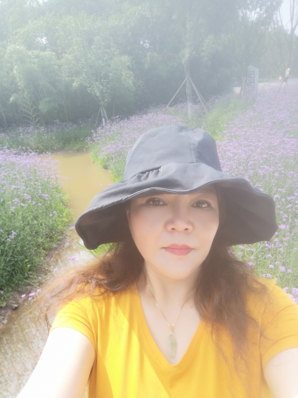 宛霞的第三张照片--泉州相亲服务中心